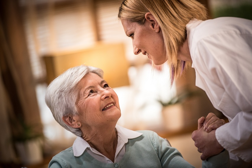 Físico, psíquico, emocional, sexual, económico o por negligencias: las diferentes caras del maltrato en las personas mayores